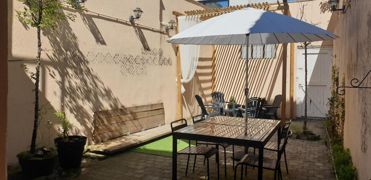 Le Patio Belle Maison En Plein Centre Ville, Avec Grande Terrasse Au Calme Bastogne Zewnętrze zdjęcie