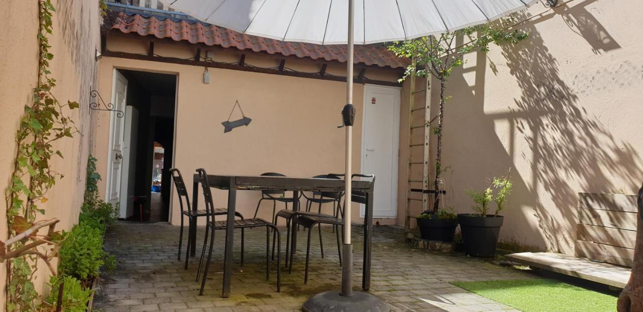 Le Patio Belle Maison En Plein Centre Ville, Avec Grande Terrasse Au Calme Bastogne Zewnętrze zdjęcie